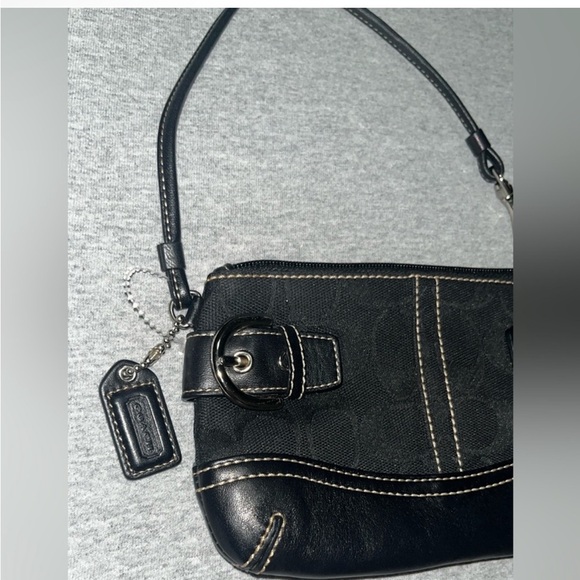 Coach Jacquard wristlet EUC - Picture 3 of 7